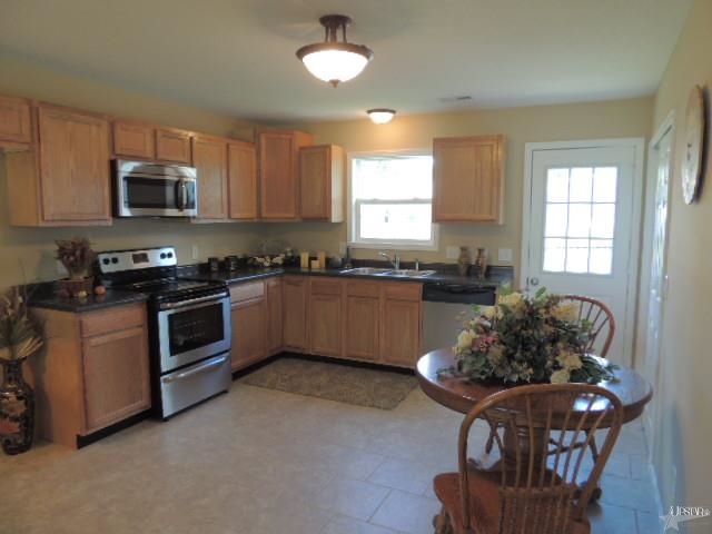 809 Wesley Ct, Fort Wayne, IN 46825 photo 2