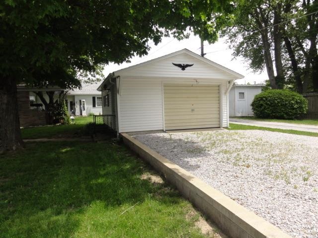810 E Columbia St, Delphi, IN 46923 photo 3