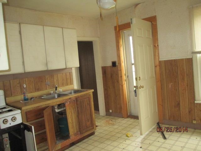 2602 S Kaley St, South Bend, IN 46614 photo 5