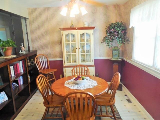 908 E North H St, Gas City, IN 46933 photo 4