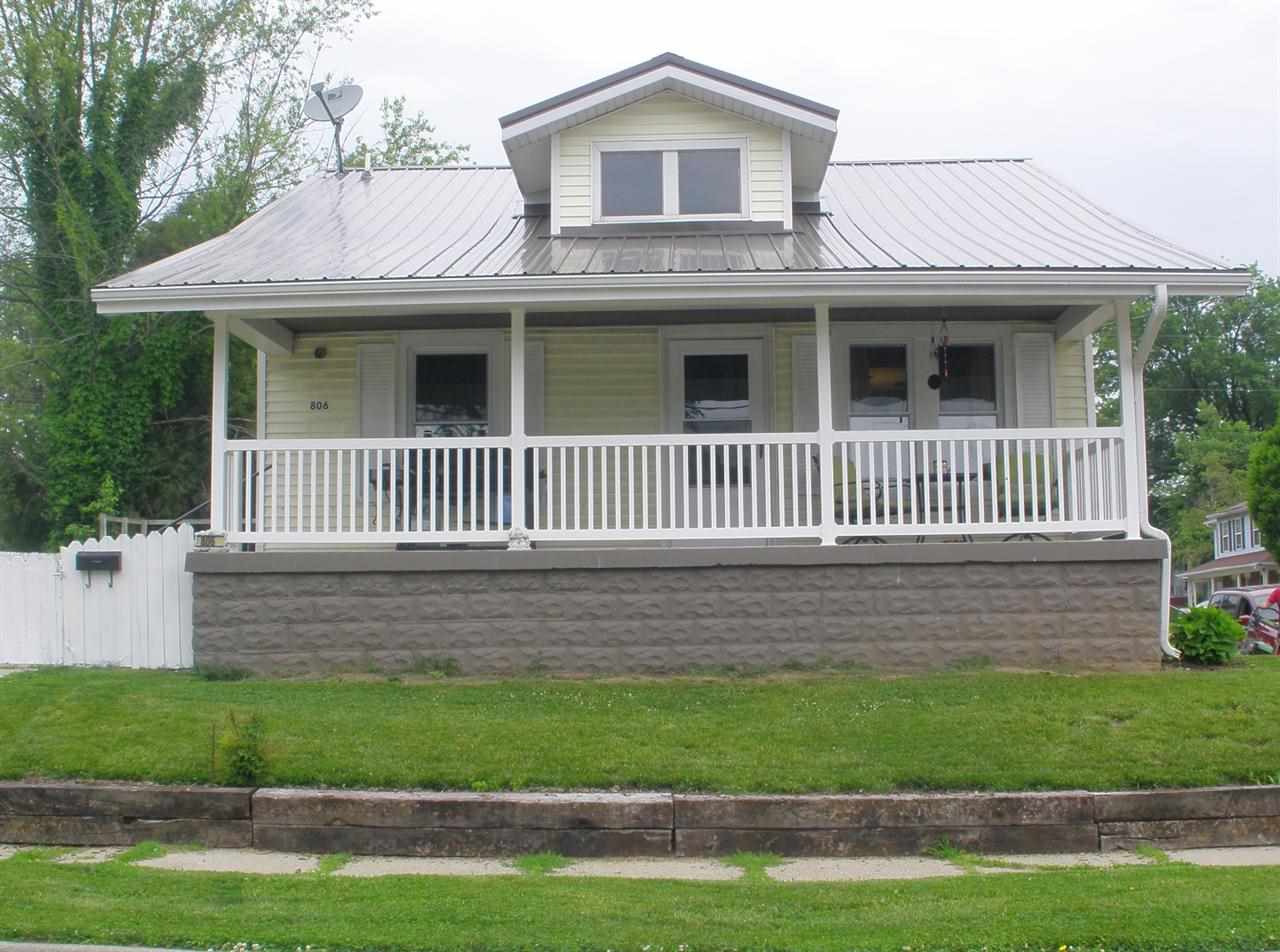 806 E Vantrees St, Washington, IN 47501 photo 1