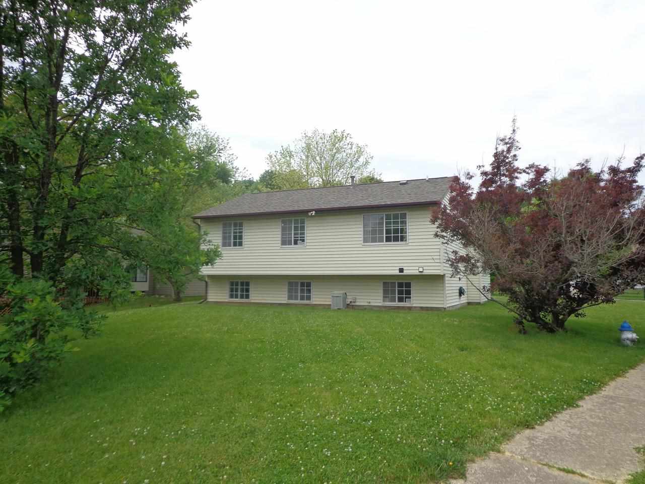 3546 W Yellowstone Ct, Bloomington, IN 47403 photo 2