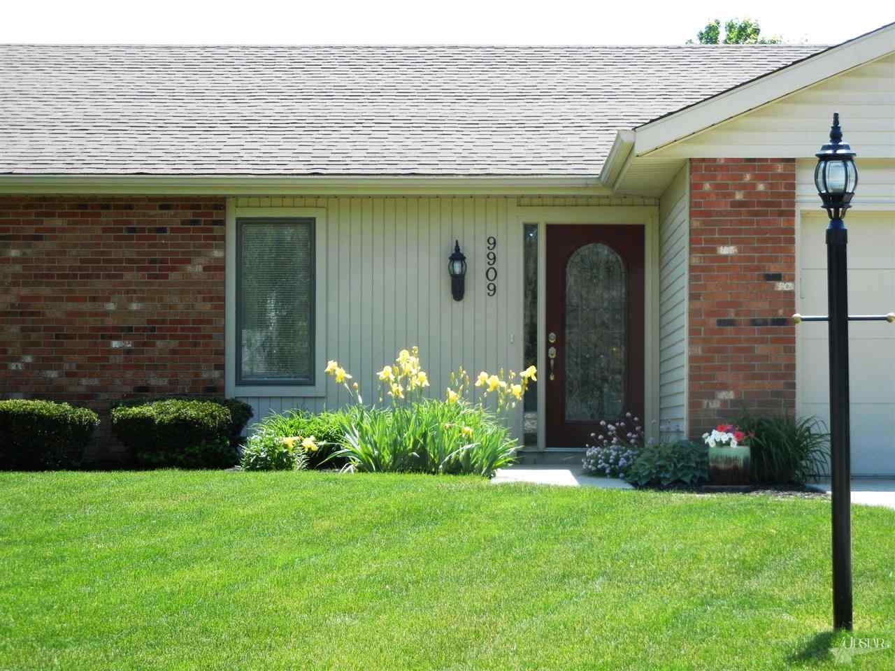 9909 Sawtooth Ct, Fort Wayne, IN 46804 photo 2