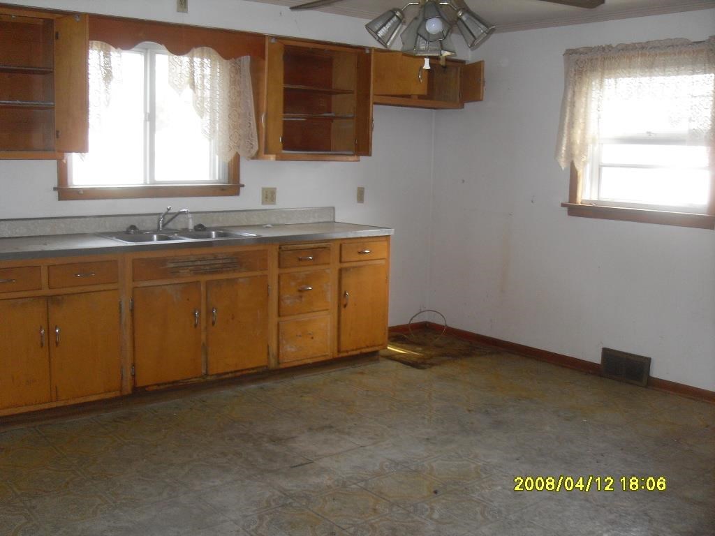 1240 N Kaley St, South Bend, IN 46628 photo 2