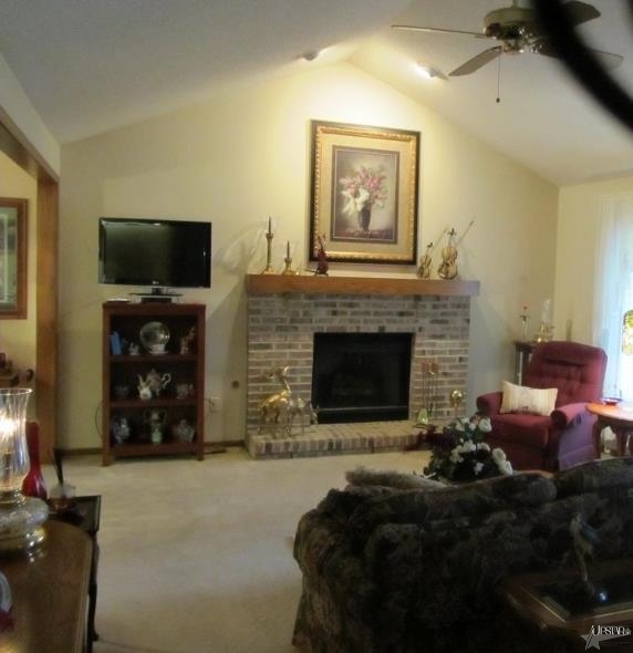 10617 Lake Pointe Dr, Fort Wayne, IN 46845 photo 2