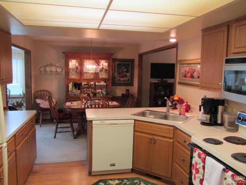 10617 Lake Pointe Dr, Fort Wayne, IN 46845 photo 5