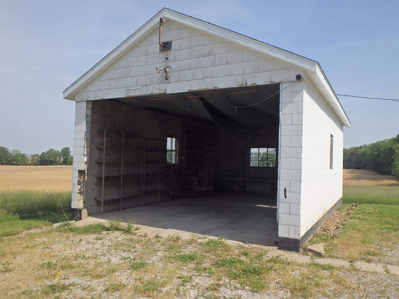 8800 Water Tank Rd, Poseyville, IN 47633 photo 2