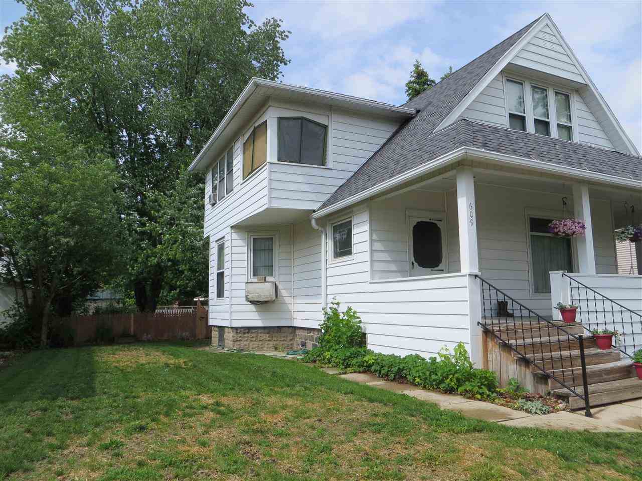 609 Mott St, Kendallville, IN 46755 photo 2