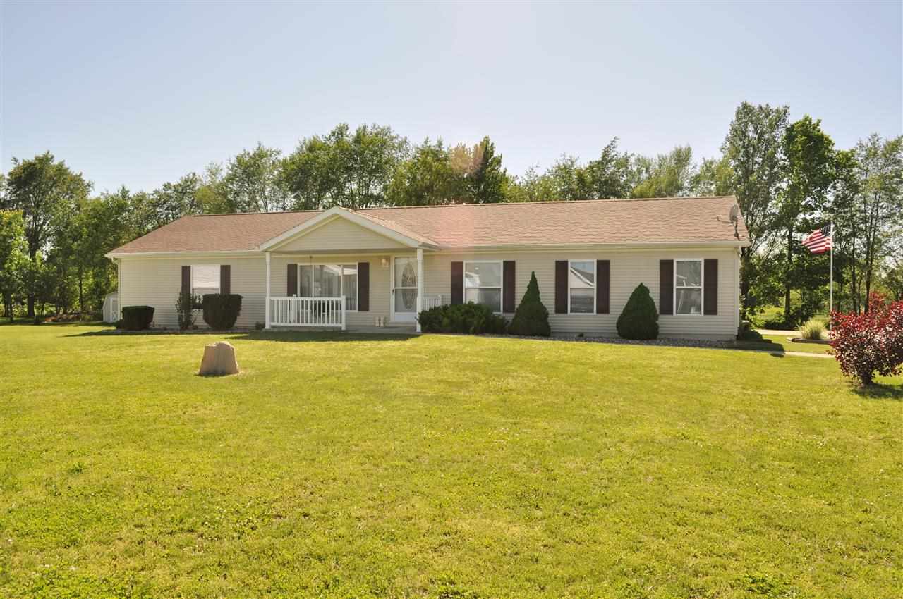 18990 Joan Kay Ln, Goshen, IN 46528 photo 1