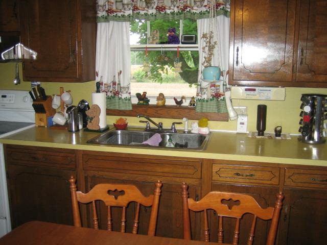 1367 E 6th St, Huntingburg, IN 47542 photo 2