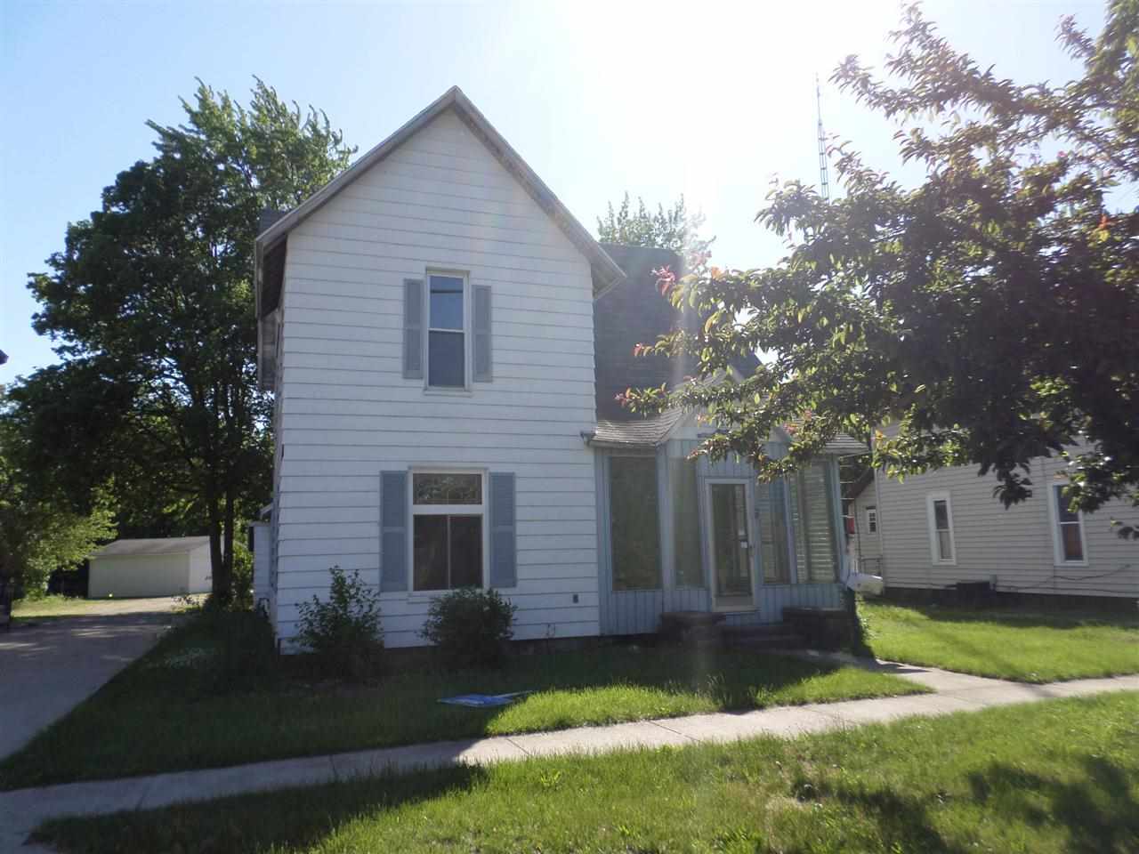 113 N Huntington St, Syracuse, IN 46567 photo 1