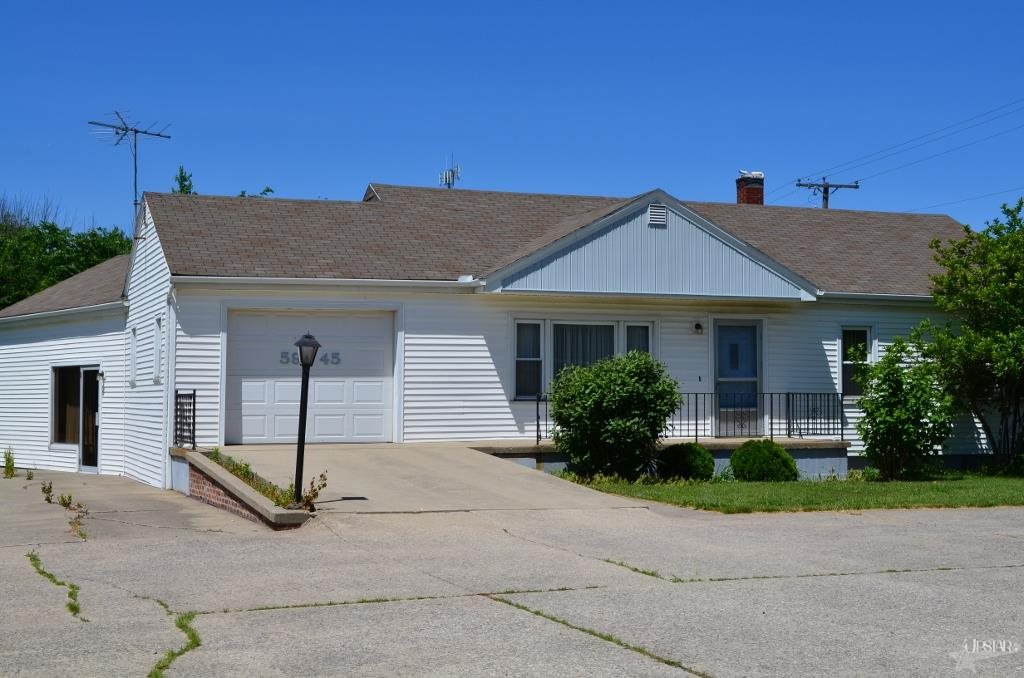 5945 Stellhorn Rd, Fort Wayne, IN 46815 photo 2