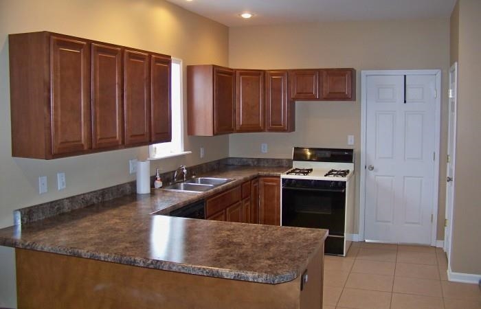 932 W Idlewild Dr, Evansville, IN 47710 photo 2