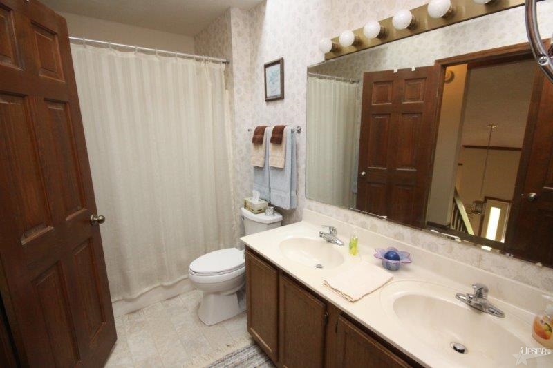 6145 Crofton Dr, Fort Wayne, IN 46835 photo 10