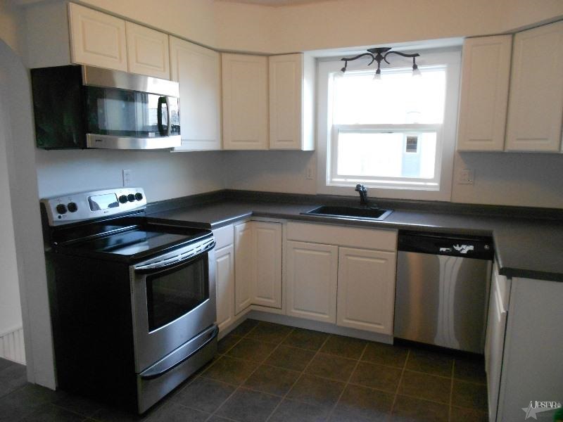 175 W Mccrum St, Huntington, IN 46750 photo 2