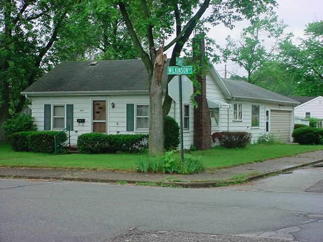 1212 W Wilkinson St, Goshen, IN 46528 photo 1