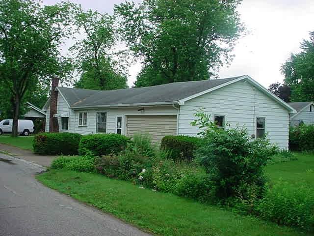 1212 W Wilkinson St, Goshen, IN 46528 photo 4