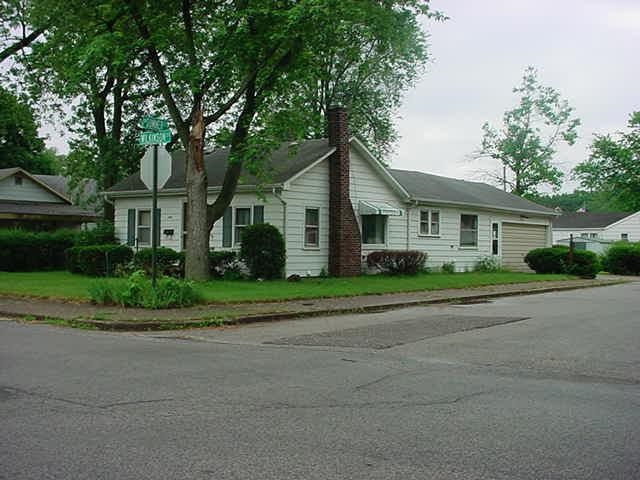 1212 W Wilkinson St, Goshen, IN 46528 photo 2