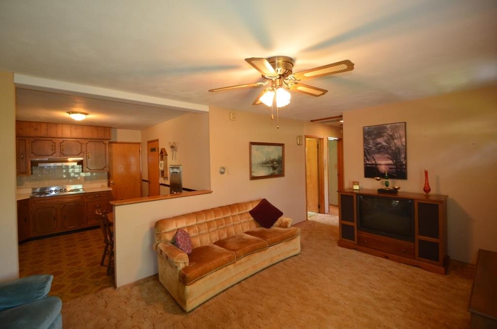 120 Pyle St, Geneva, IN 46740 photo 3