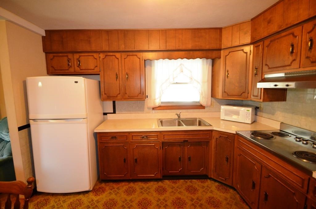 120 Pyle St, Geneva, IN 46740 photo 4