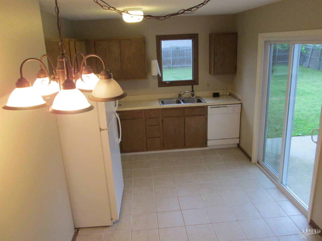 509 Larch Ln, Fort Wayne, IN 46825 photo 2