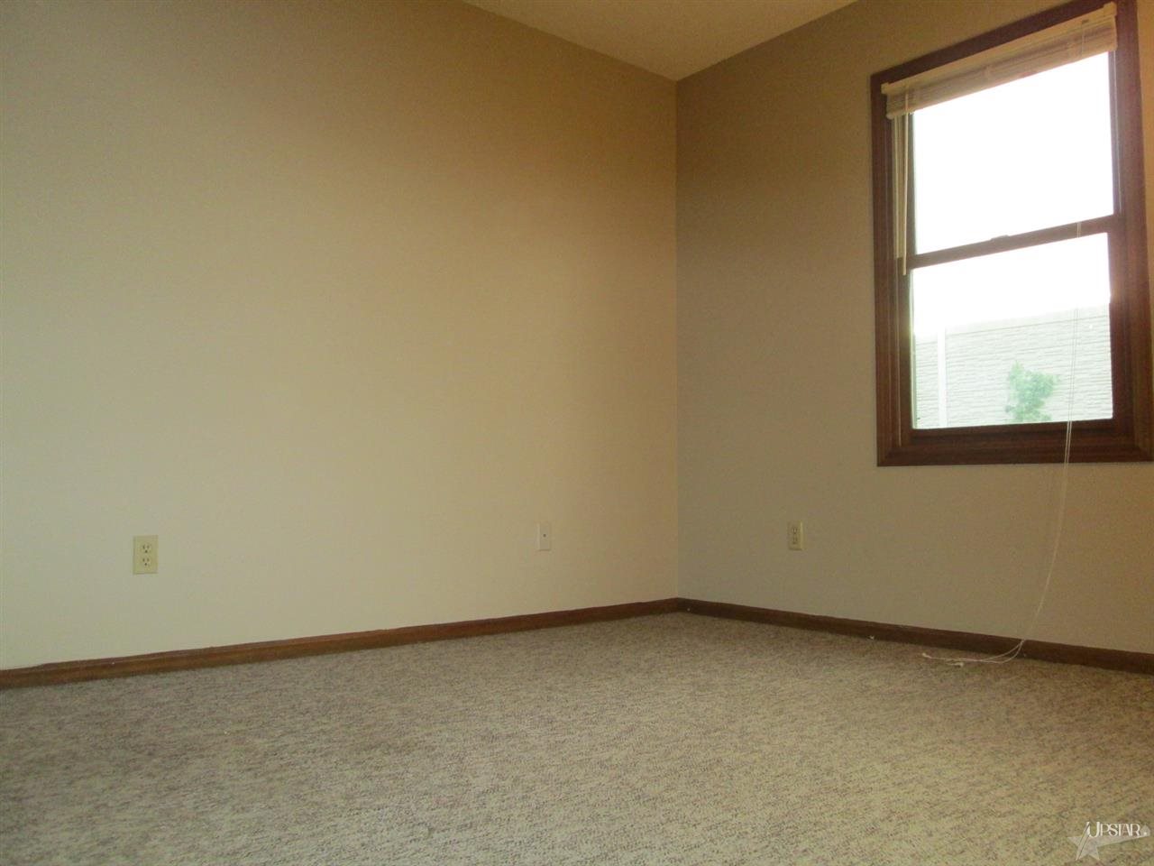 509 Larch Ln, Fort Wayne, IN 46825 photo 9