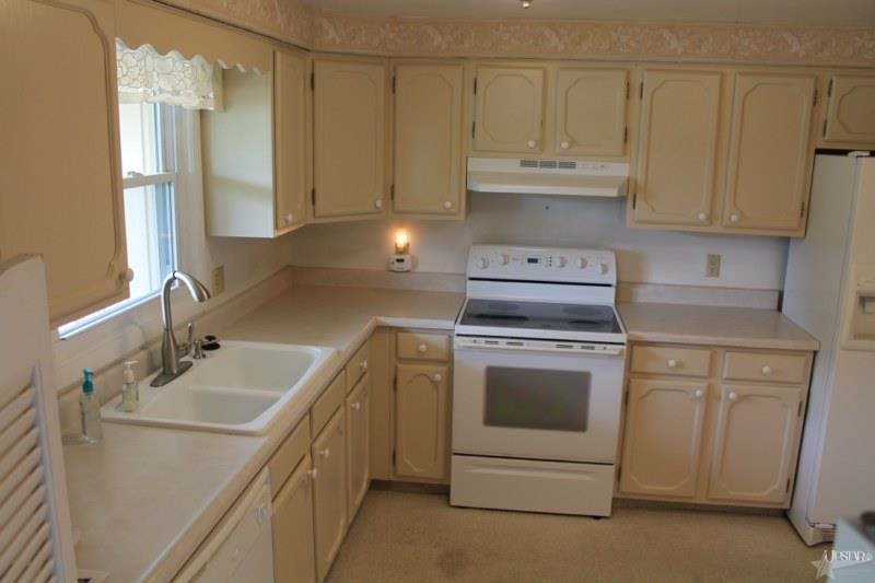 2938 Tonawanda Dr, Fort Wayne, IN 46815 photo 3