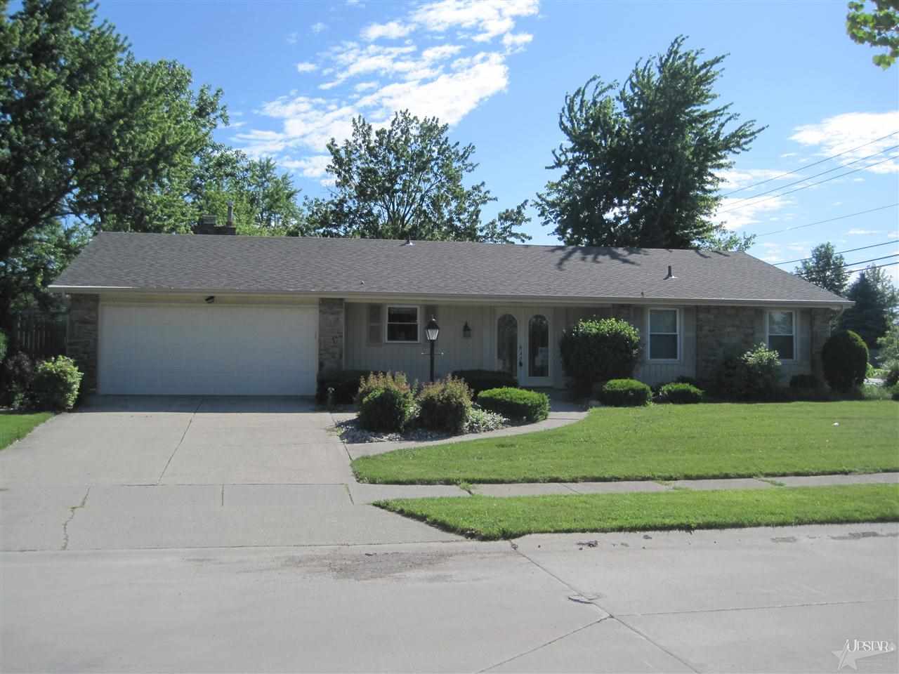 2938 Tonawanda Dr, Fort Wayne, IN 46815 photo 1
