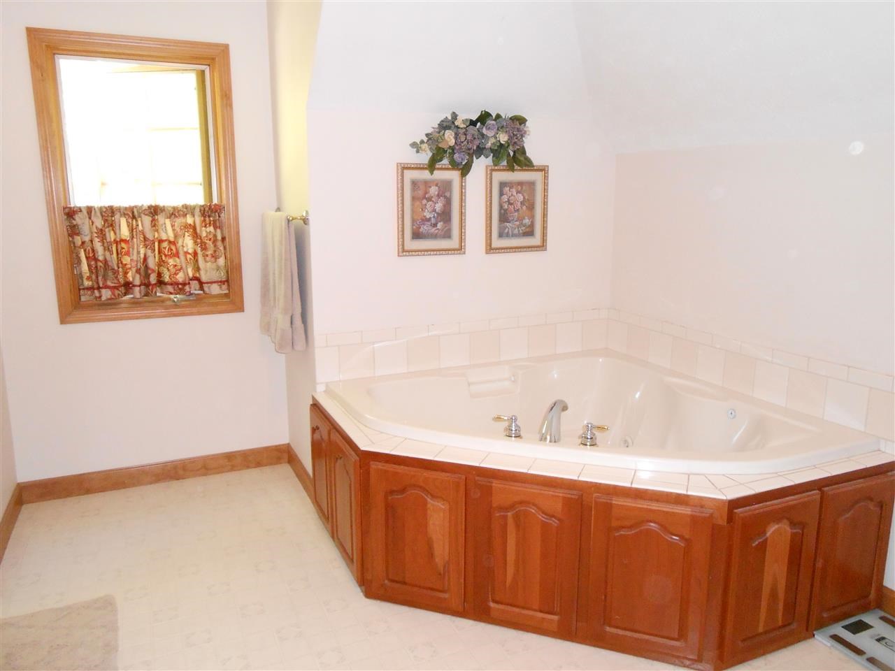 22475 Ireland Rd, South Bend, IN 46614 photo 10