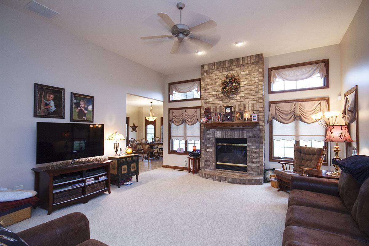 10110 Hoffman Rd, Fort Wayne, IN 46816 photo 3