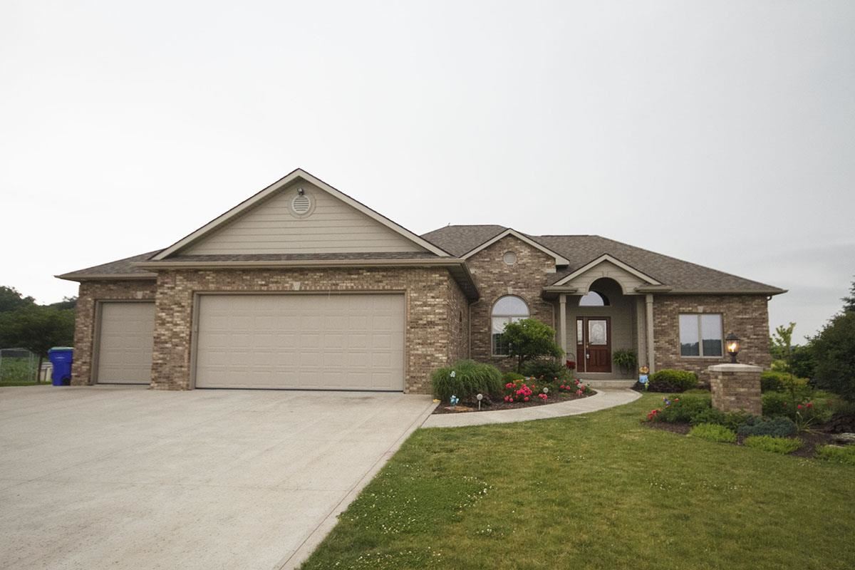 10110 Hoffman Rd, Fort Wayne, IN 46816 photo 1