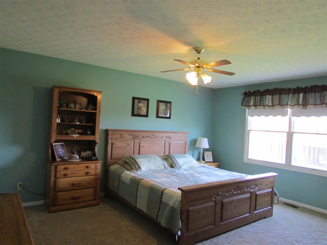 689 Ethan Ct, Peru, IN 46970 photo 2