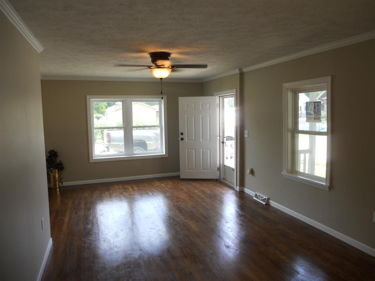 404 E Vine St, Fort Branch, IN 47648 photo 4
