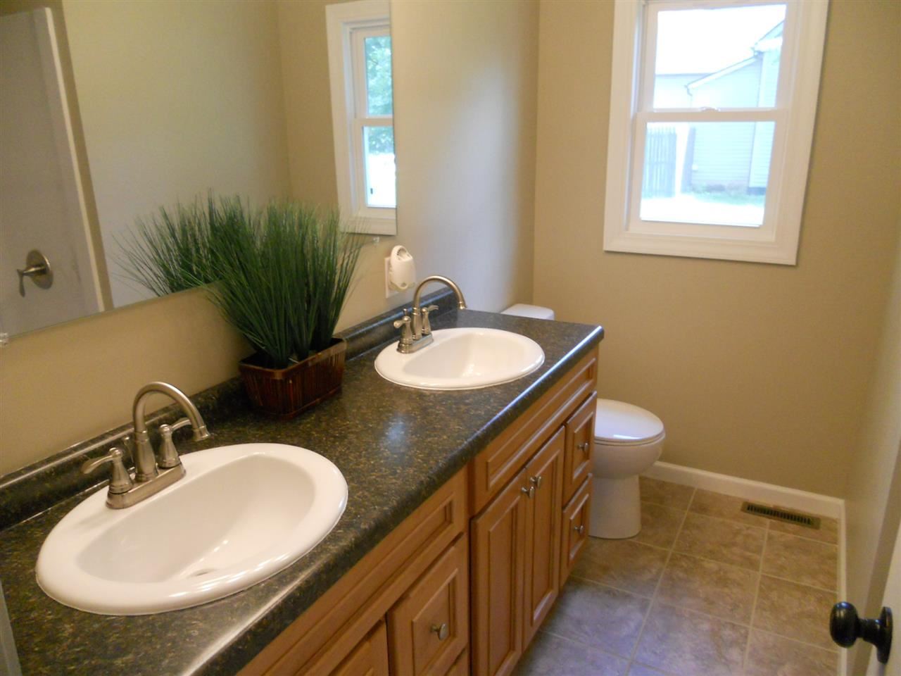 404 E Vine St, Fort Branch, IN 47648 photo 6