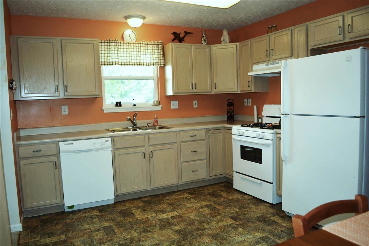 1018 Hornbeam Cir W, Lafayette, IN 47905 photo 2