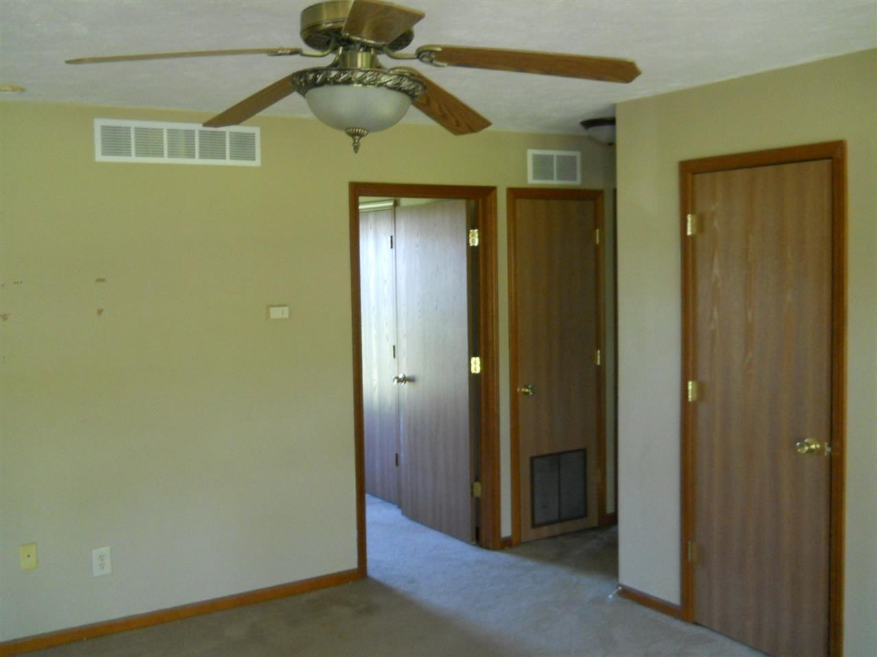108 Maple Ln, Wakarusa, IN 46573 photo 5