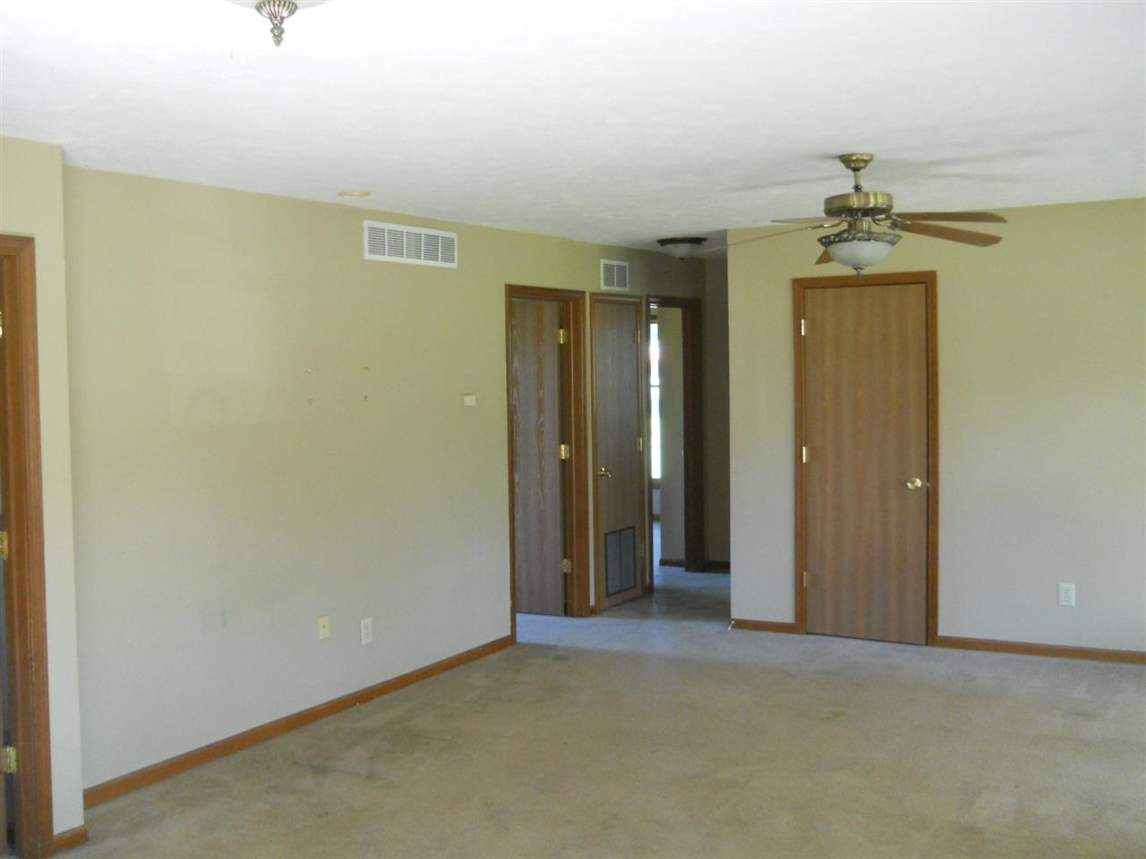 108 Maple Ln, Wakarusa, IN 46573 photo 4
