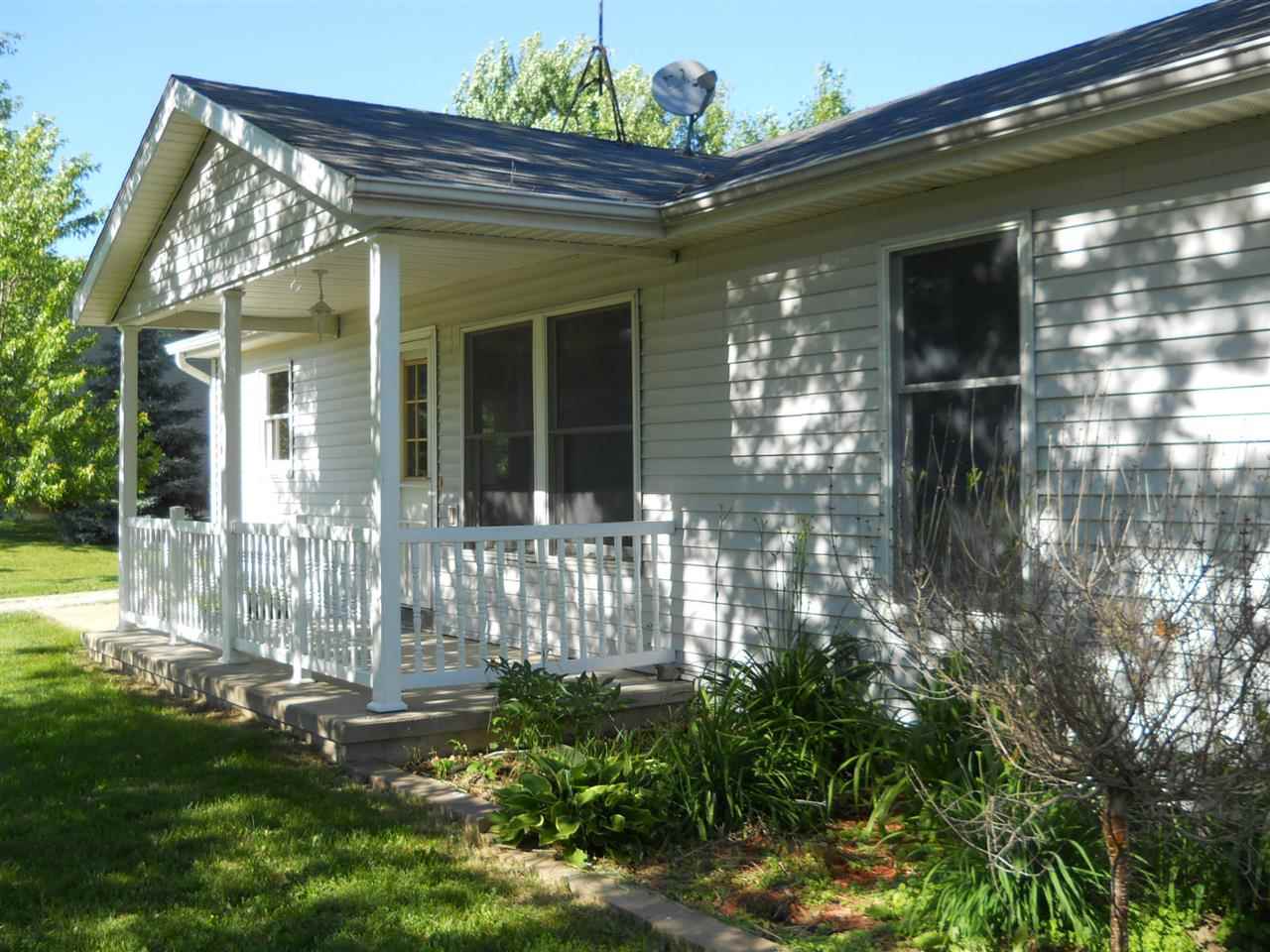 108 Maple Ln, Wakarusa, IN 46573 photo 2