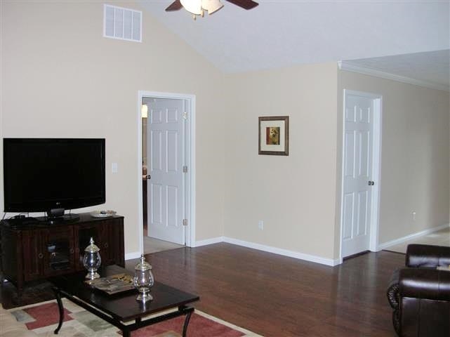 4700 Erinwood Ct, Evansville, IN 47725 photo 3