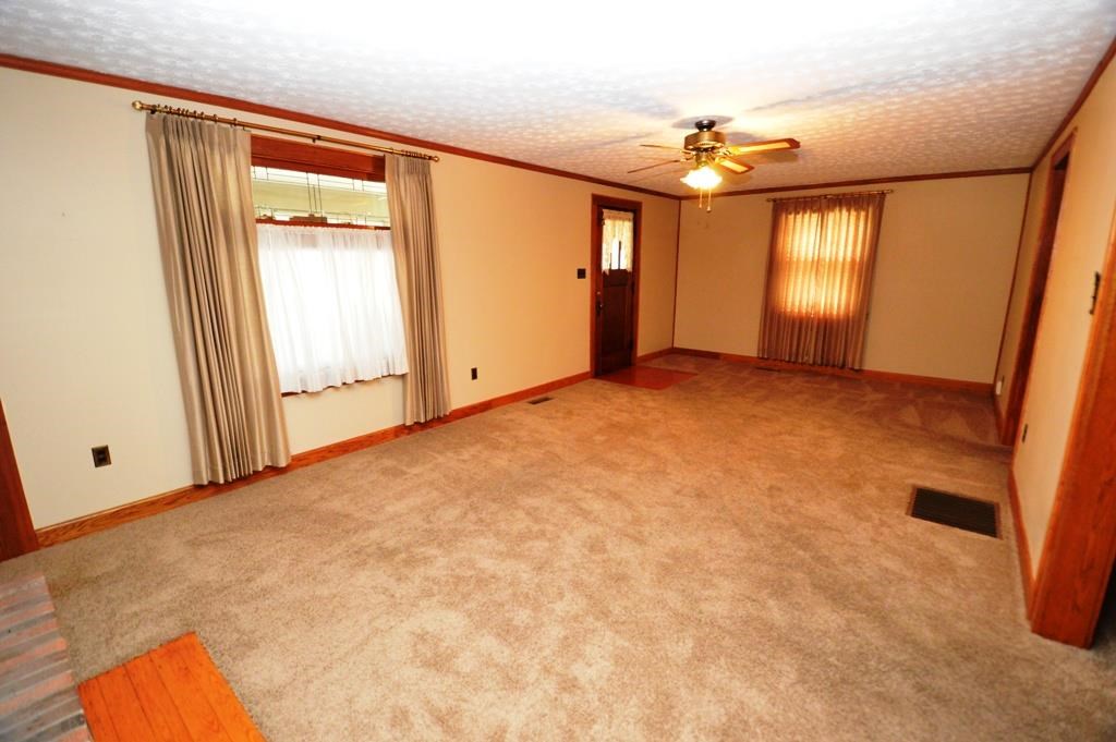652 E Boone St, Frankfort, IN 46041 photo 3