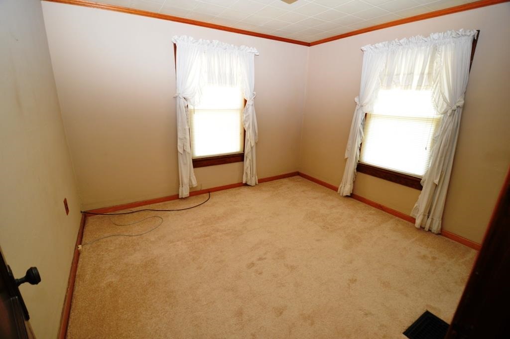 652 E Boone St, Frankfort, IN 46041 photo 17