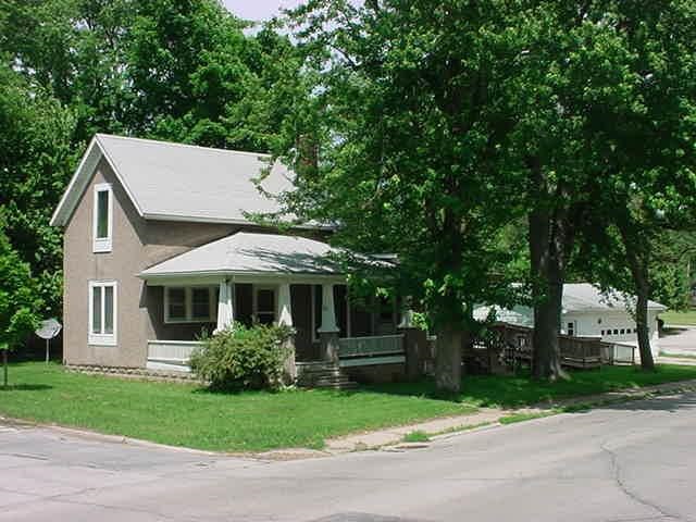 902 N 5th St, Goshen, IN 46528 photo 2