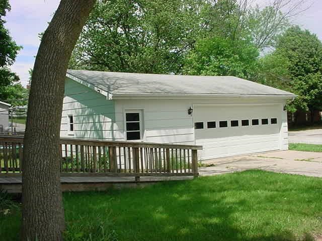902 N 5th St, Goshen, IN 46528 photo 4