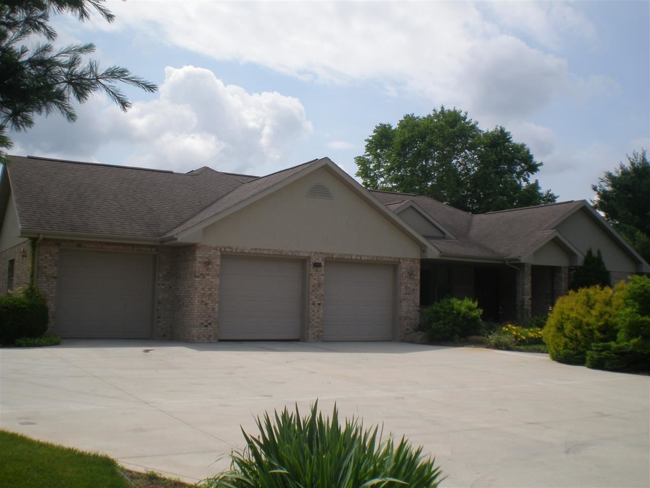 21934 Shirley Dr, Goshen, IN 46526 photo 3