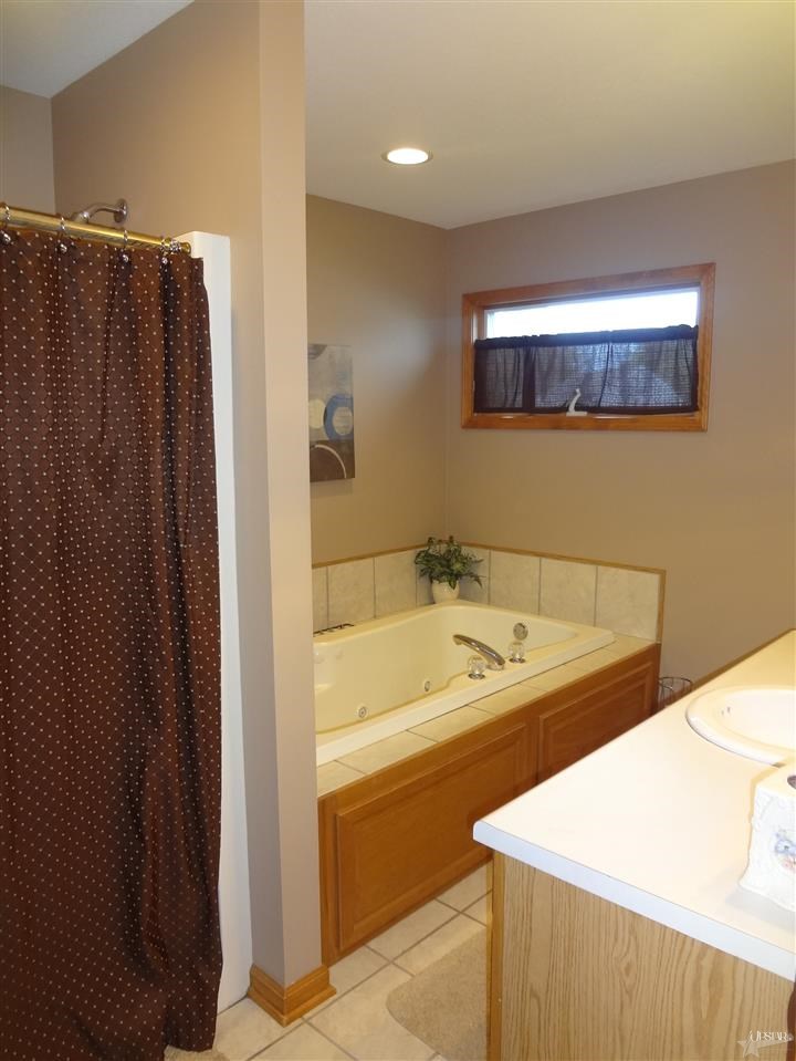 2726 Sassafras Cv, Fort Wayne, IN 46818 photo 13
