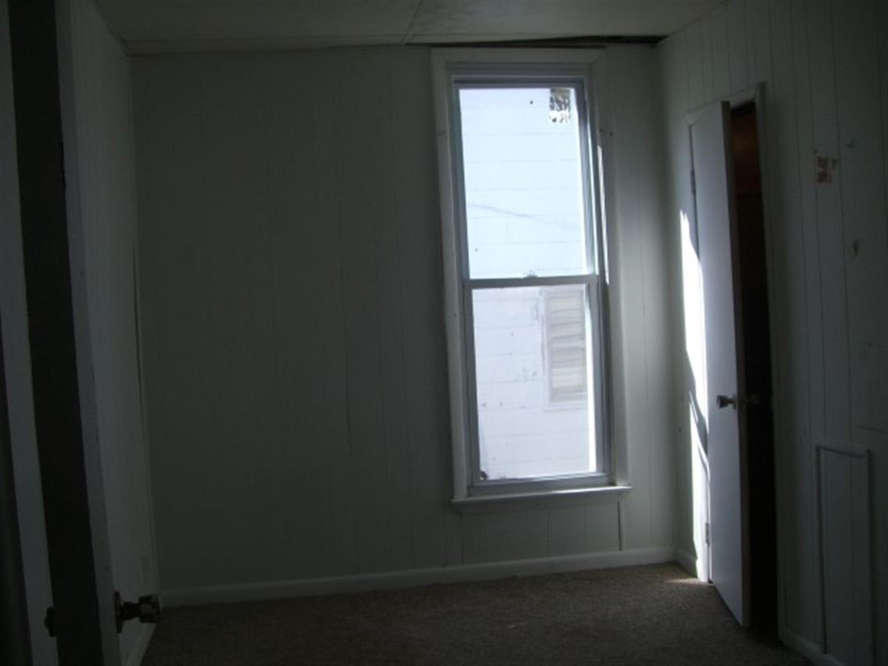 321 E Bradford St, Marion, IN 46952 photo 6