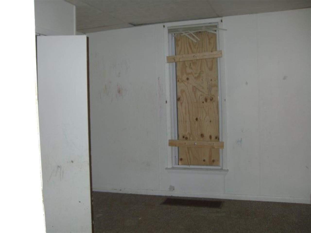 321 E Bradford St, Marion, IN 46952 photo 4