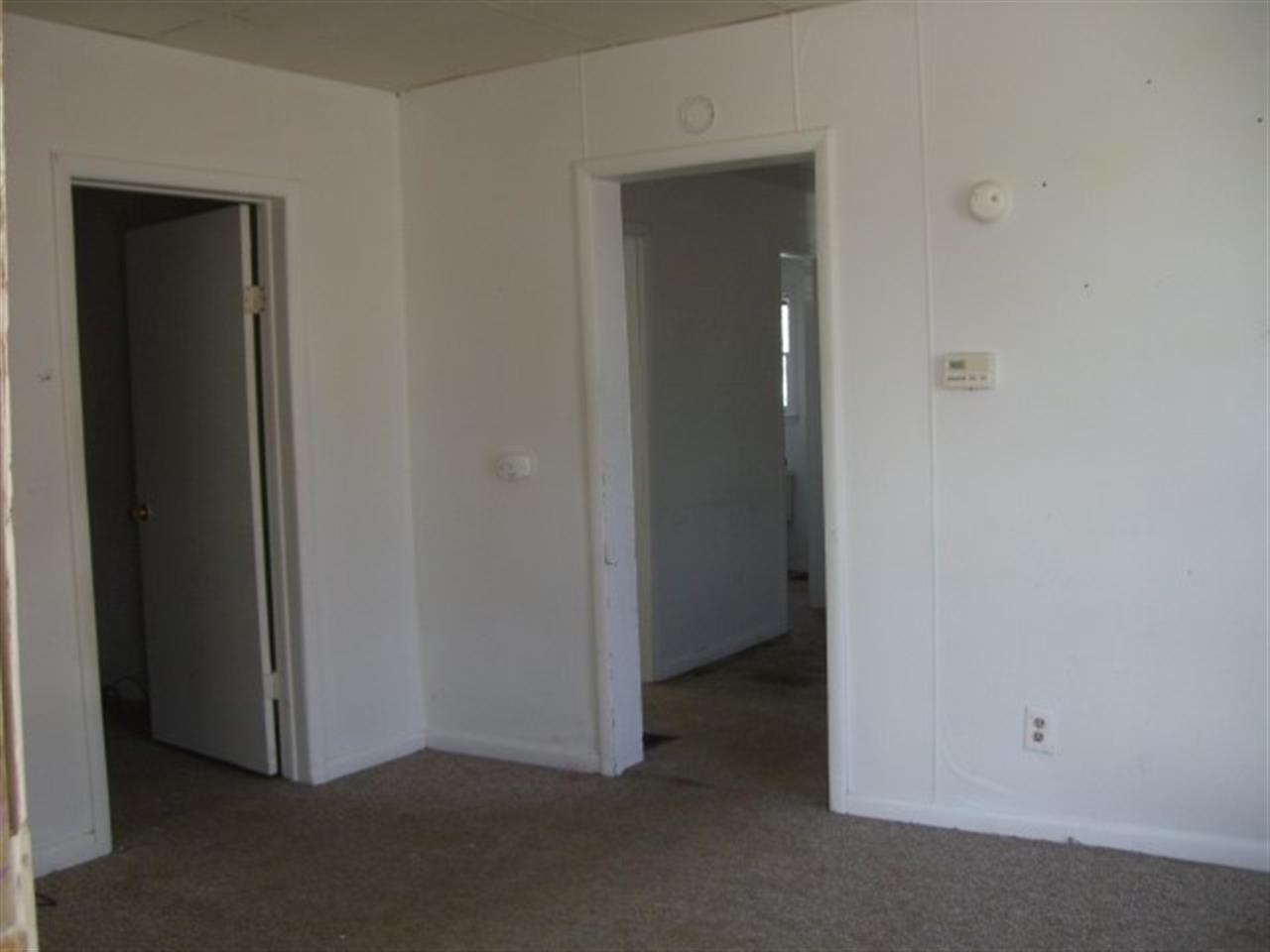 321 E Bradford St, Marion, IN 46952 photo 2