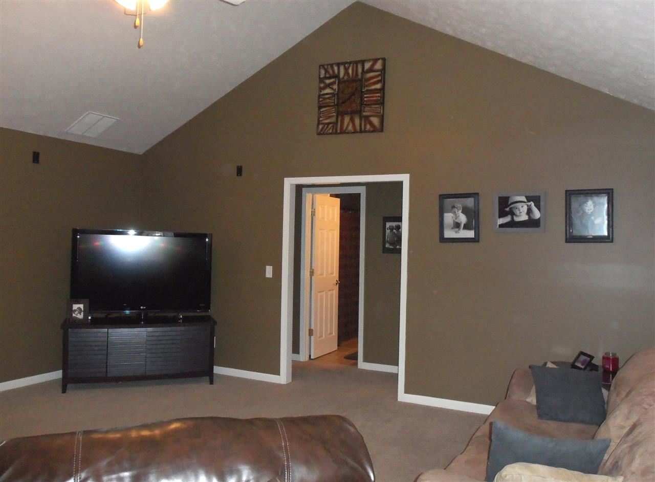10584 Fall Creek Dr, Newburgh, IN 47630 photo 4