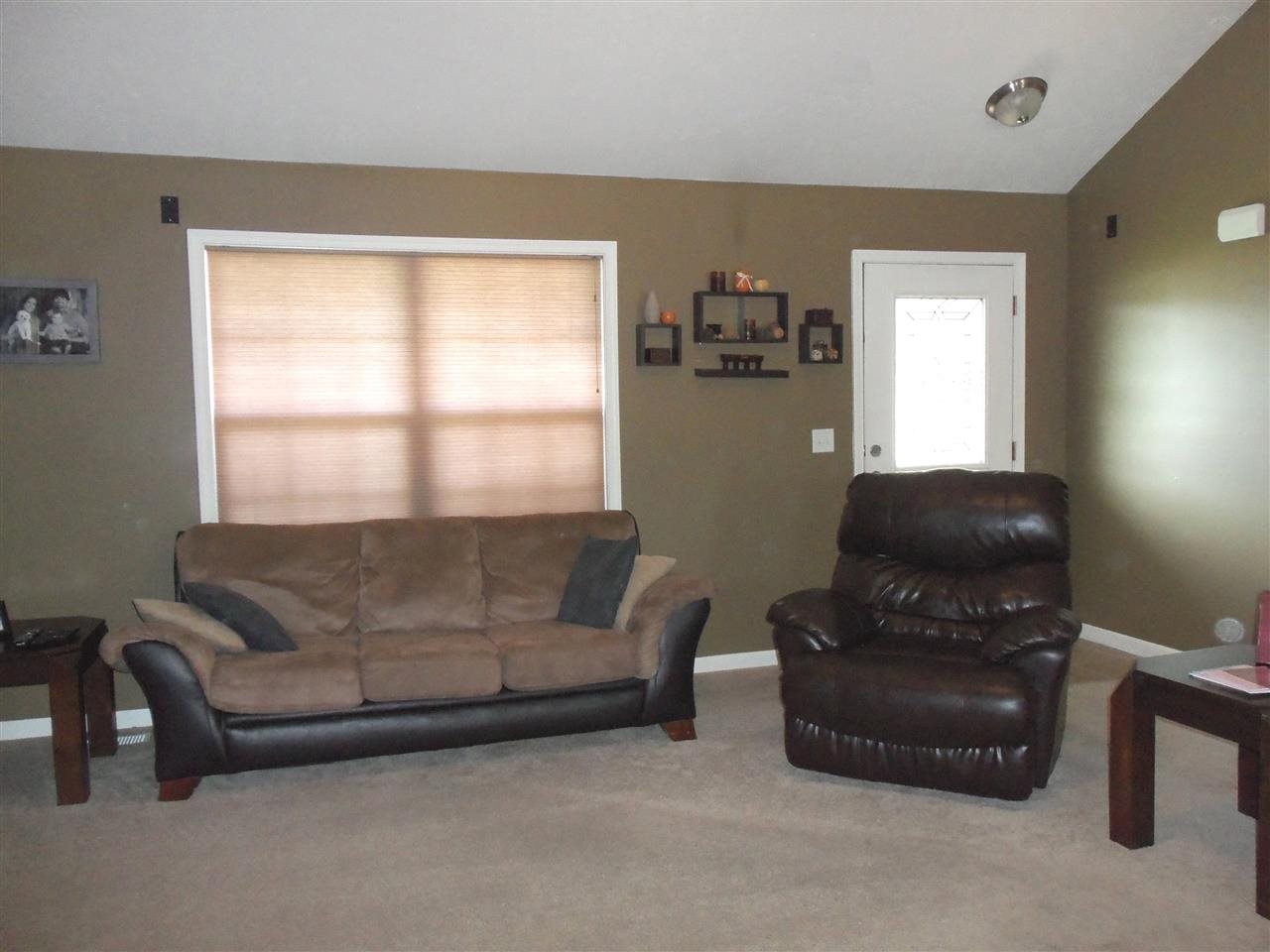 10584 Fall Creek Dr, Newburgh, IN 47630 photo 2